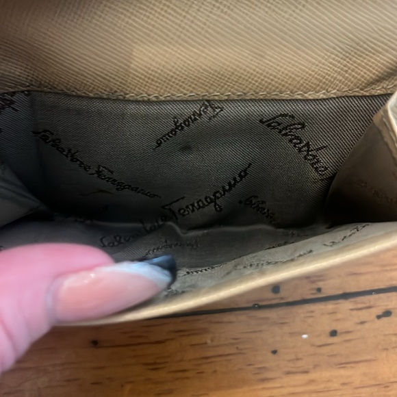 SALVATORE FERRAGAMO camel 🐫 colored Bifold Wallet with Gold clasp EUC - Picture 3 of 10